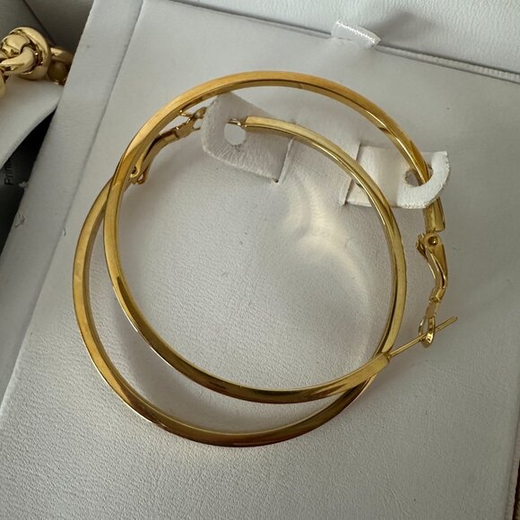 Share Vintage NOS Gruen Gold-Tone Watch, Earrings, & Bracelet Gift Set. Never wo - Picture 15 of 16